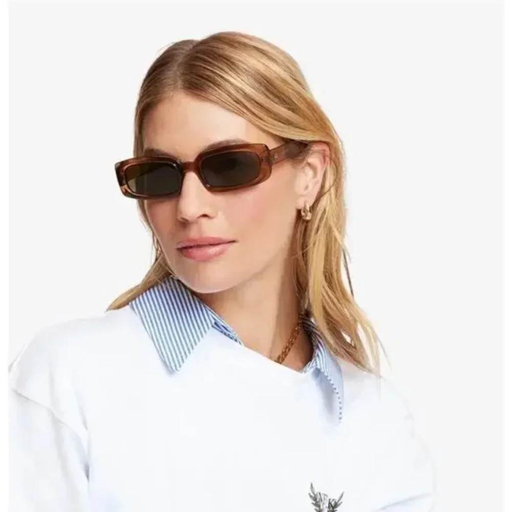 NWT Le Specs Dynamite Sunglasses In Tobacco MSRP $55 Retro Classic Preppy - Picture 2 of 4